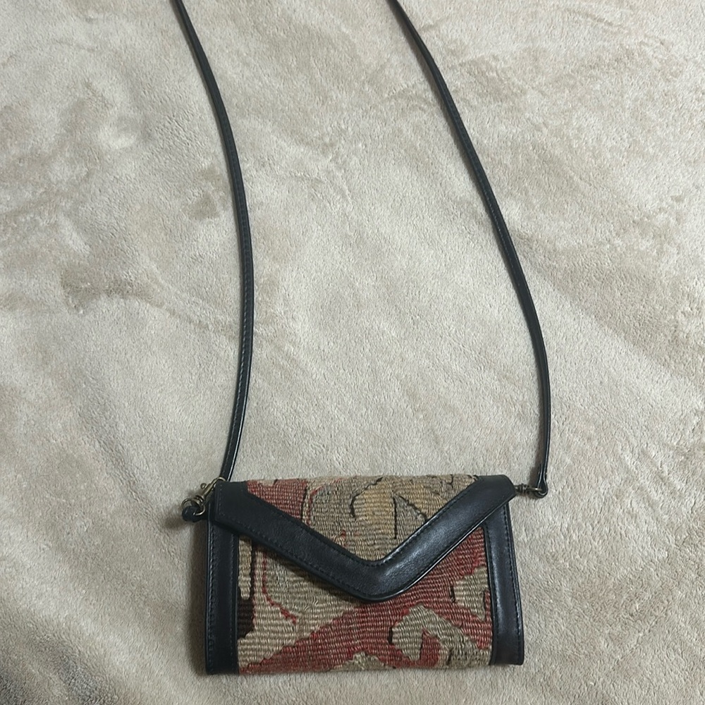Artemis Crossbody Wallet